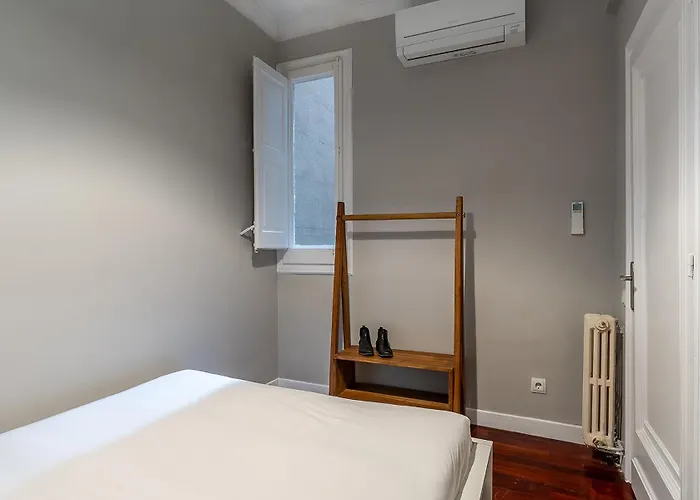 Canela Homes Eixample * Барселона