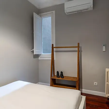 Canela Homes Eixample * Барселона